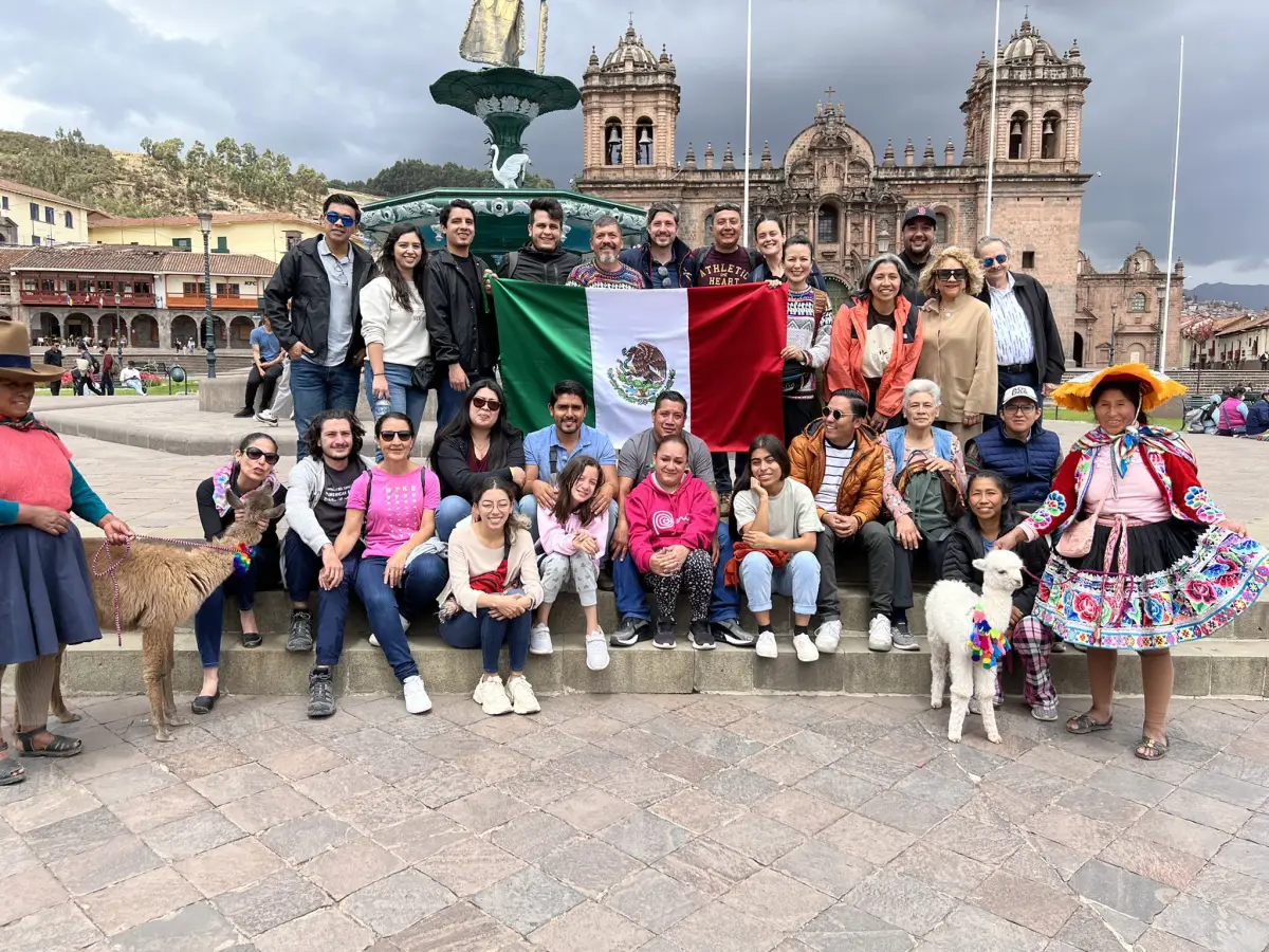 mexicanos-peru.jpg