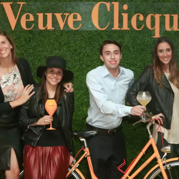 Adriana Angulo,Carolina Zárate y Diego Guichard,Clara Mori