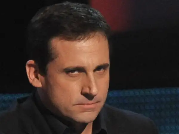 Steve Carell se pone serio al ganar como mejor comediante.