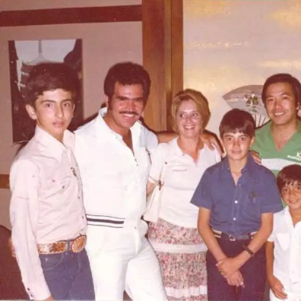 Una foto del ayer demuestra lo unida que es la familia Fernández.