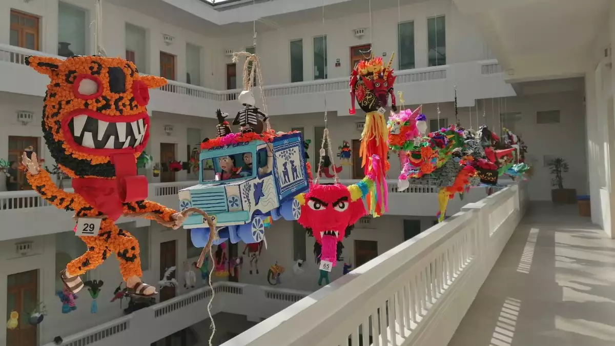 exposicion-de-pinatas.jpg