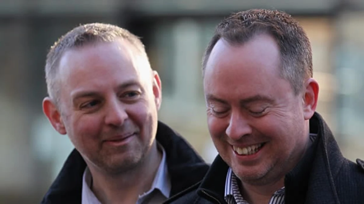 UK - pareja gay - hotel