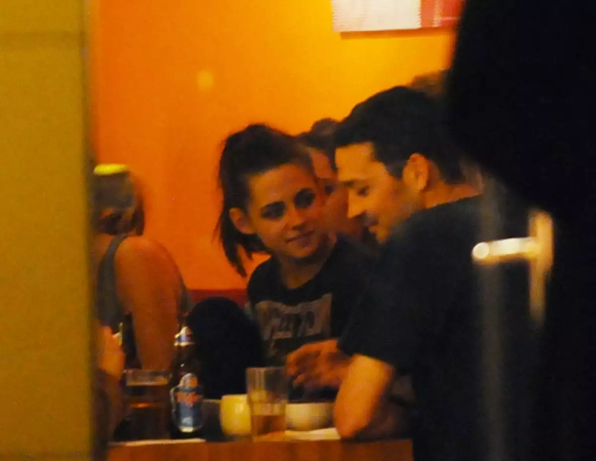 Ayer se dieron a conocer unas fotografías donde muestran al director Rupert Sanders abrazando a la actriz, pero, ¿quién es este hombre?