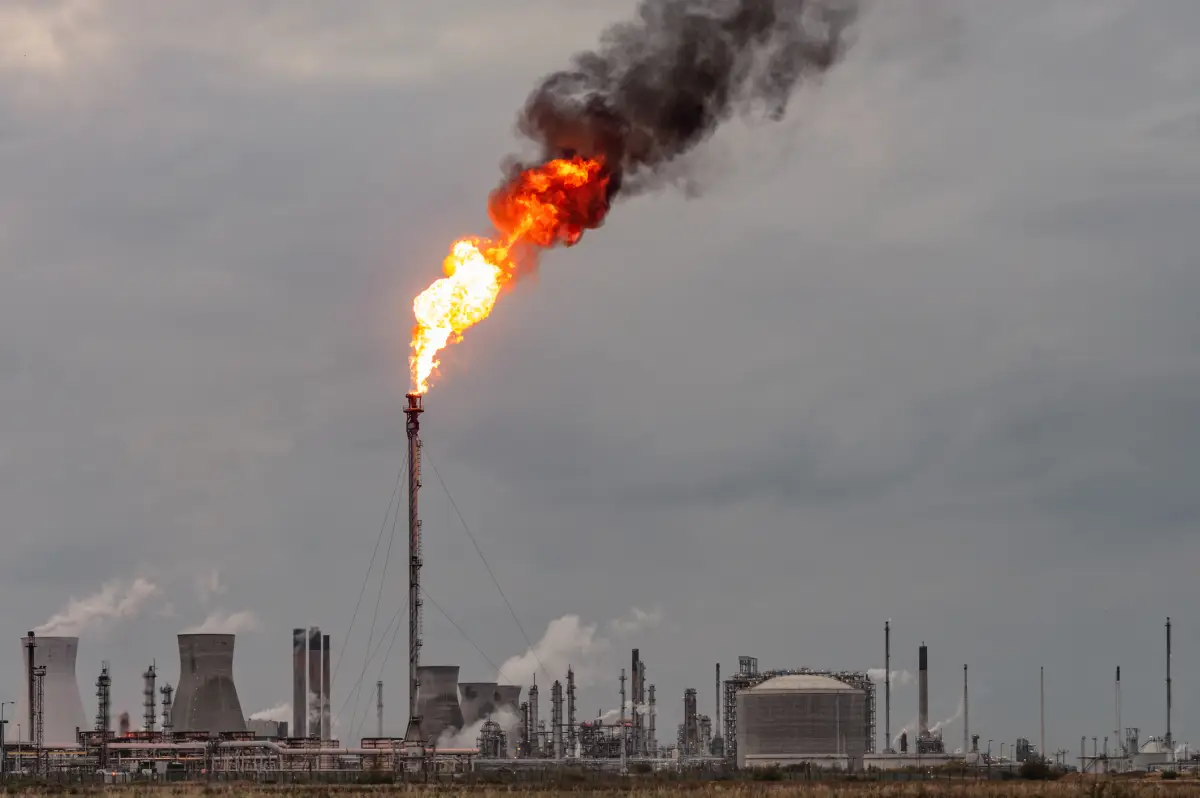 Las centrales termoeléctricas, que utilizan mayoritariamente combustóleo, han disminuido la cantidad de electricidad que entregan a la red.