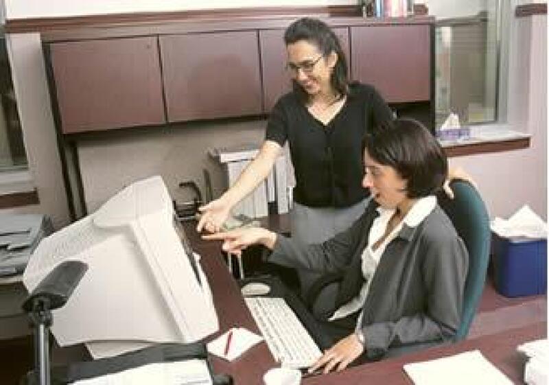 capacitacion-oficina-mujer-empleadas-JI.jpg
