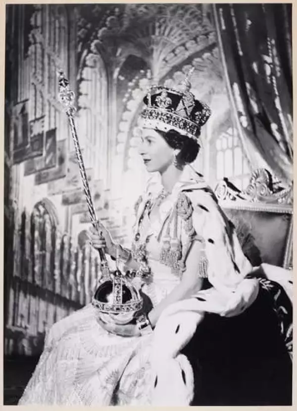 Retrato de la coronación de la reina Isabel II realizado por Cecil Beaton.