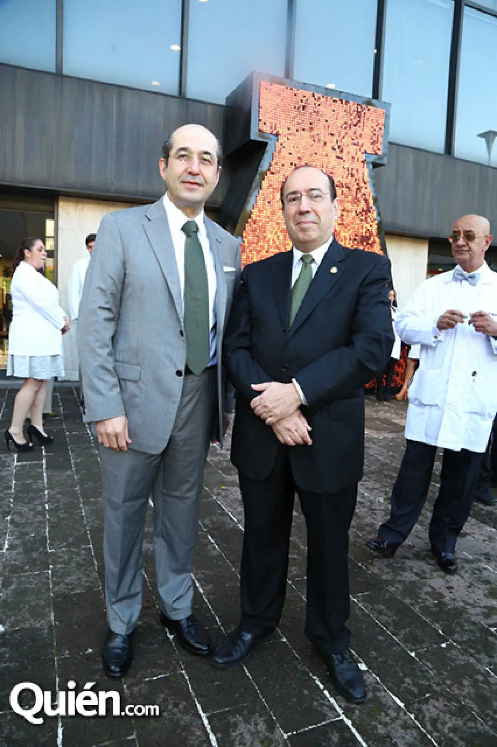 Dr. Eduardo González Pier y Dr. Tomás Barrientos