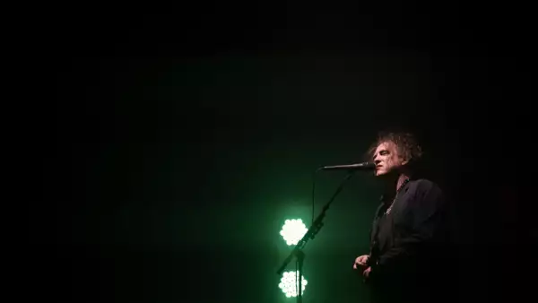Foto de Robert Smith en un concierto de The Smith en el Sydney Opera House.