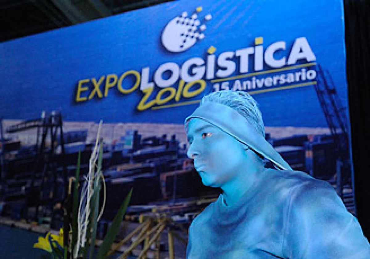 Galardon Tameme de tamaño natural en la Expologística 2010. (Foto: Sergio Montes)