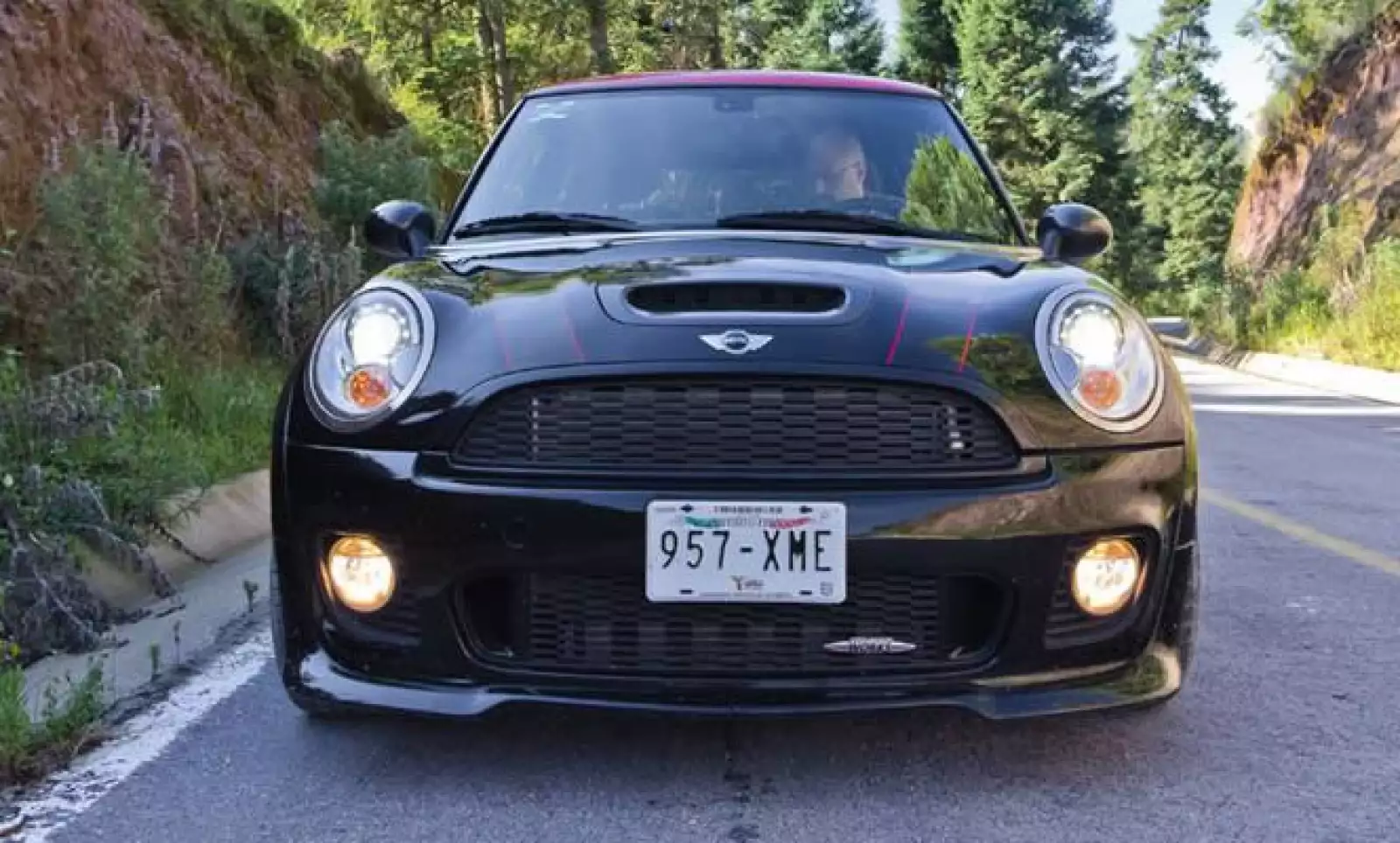 Mini presentó la versión John Cooper Works Devil, el modelo más poderoso y extremo de la automotriz que está disponible en el mercado.