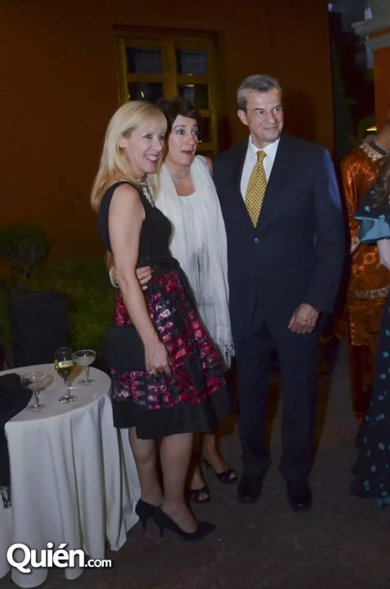 Silvia Cochren, Laura Elena y Jorge Canales