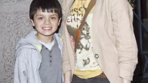 La actriz dice no ser sobreprotectora con su pequeño hijo Omar, de nueve años, quien pese a su corta edad ya tiene una novia con la que lleva una relación inocente como la de niños de su edad.