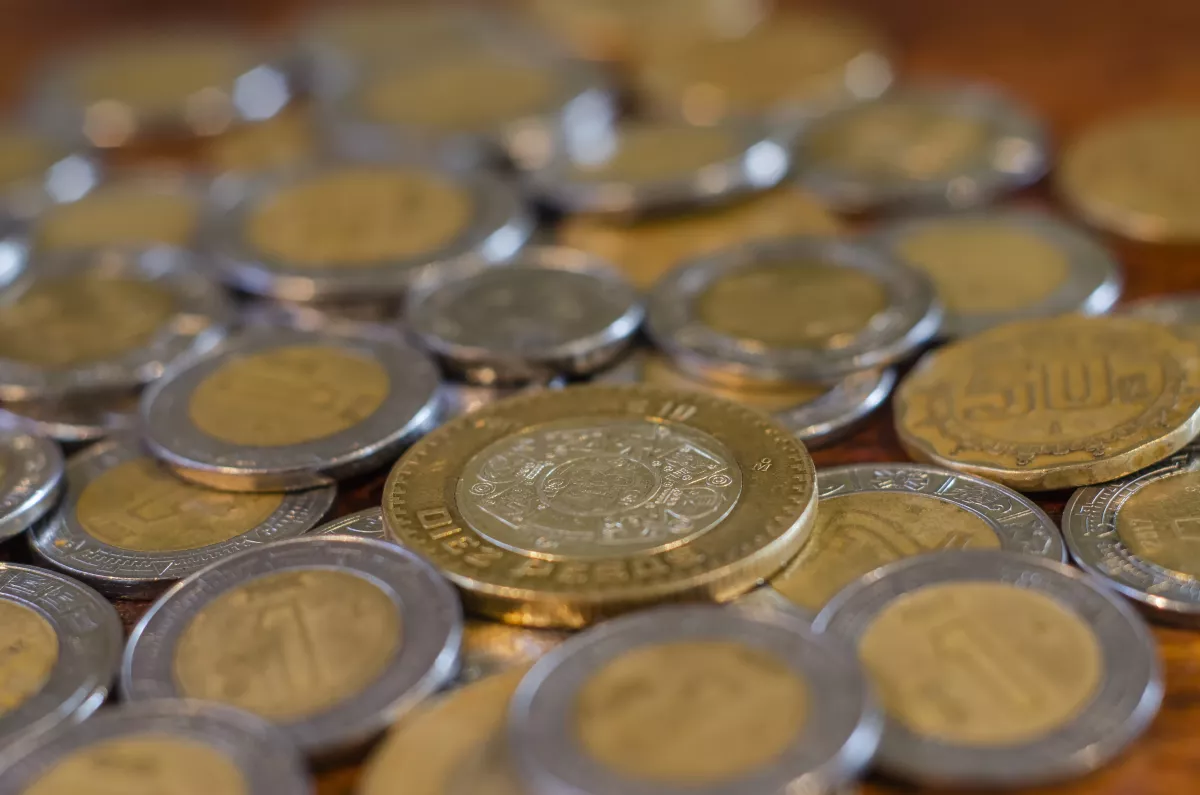 Peso mexicano hoy, 23 de abril 2024: rompe racha de tres sesiones de depreciaciones