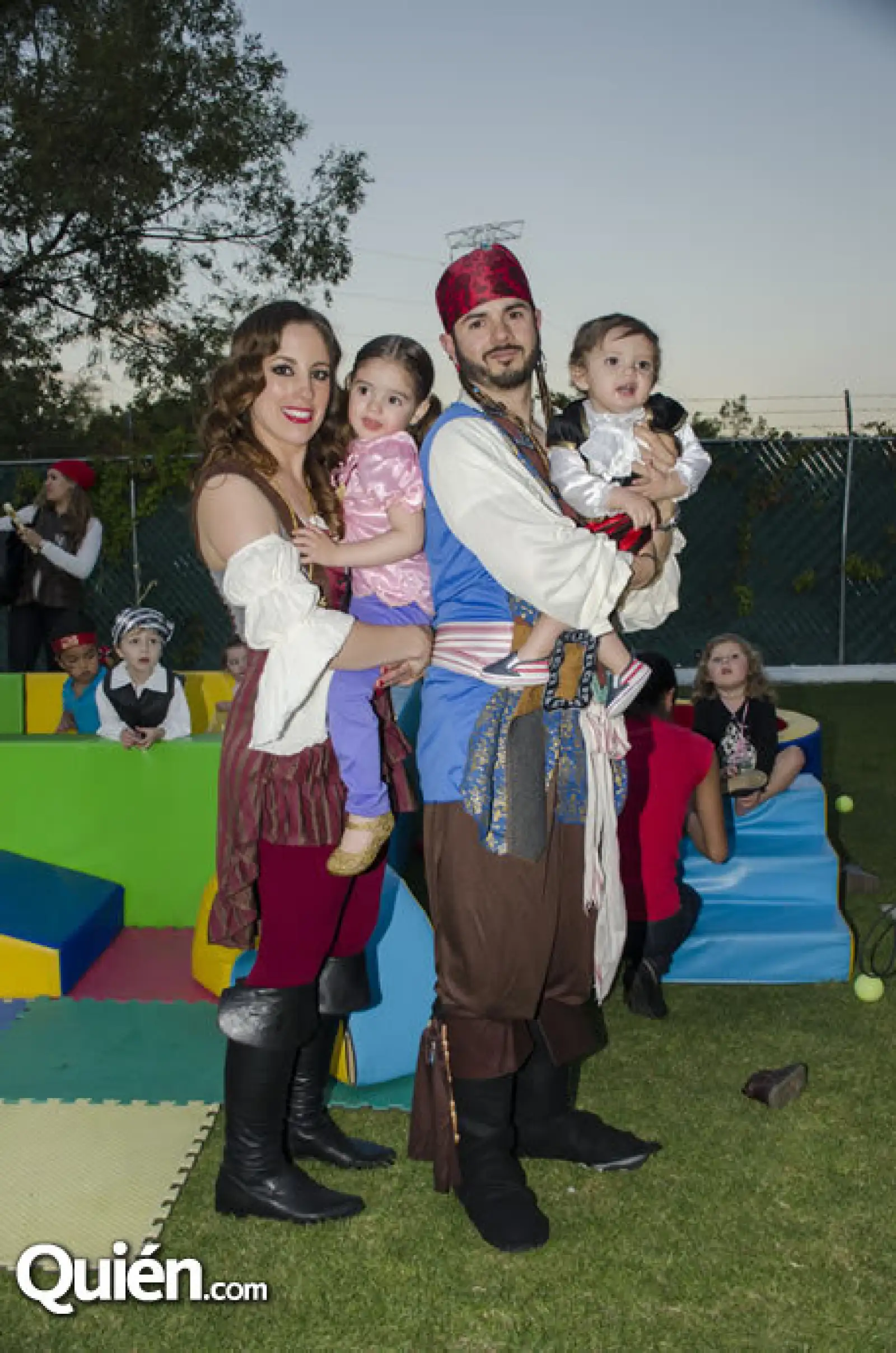 Denisse Covarrubias,Alexa,Alex y Nicolas Gonzalez