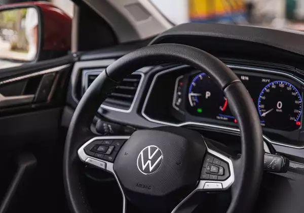 vw-polo-2024-volante.jpg