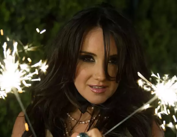 La cantante grabó el video musical del tema `Es un Drama´que formará parte de la novela `Último Año´.