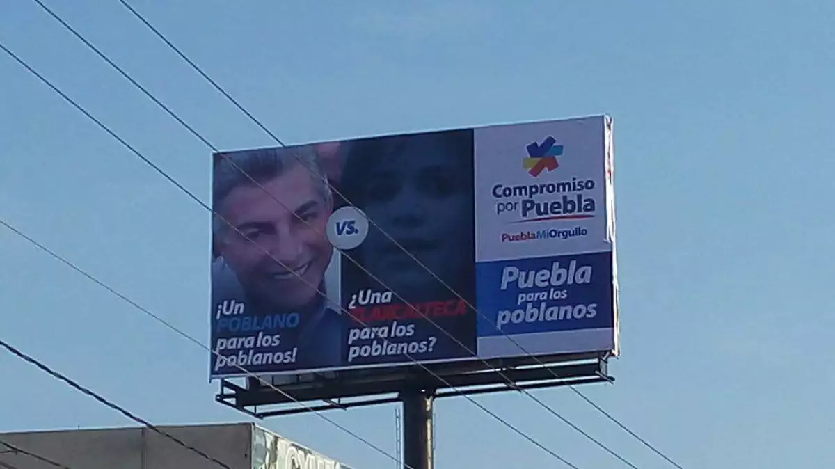 Los espectaculares, colocados por el partido local Compromiso por Puebla, replican una táctica empleada por el actual gobernador en la campaña de 2010. 