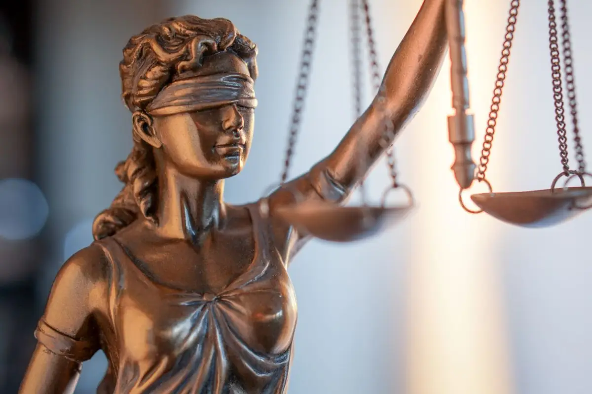 El desmantelamiento de la transparencia y la justicia a ciegas