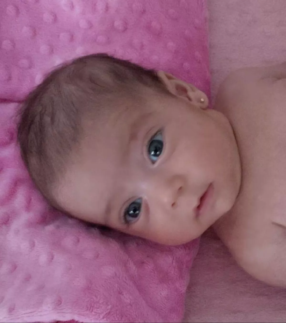 Martín Fuentes compartió esta linda imagen de su hija cuando cumplió 3 meses.