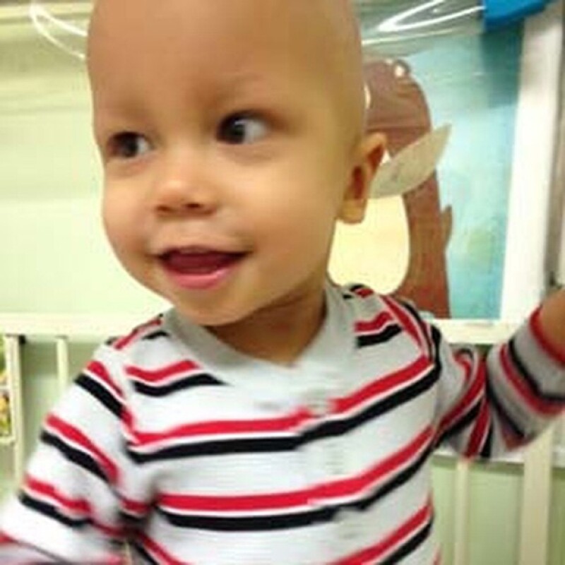 Él es Andrew Wilson, el pequeño que está recibiendo apoyo de la actriz de Holywood para continuar con su vida.