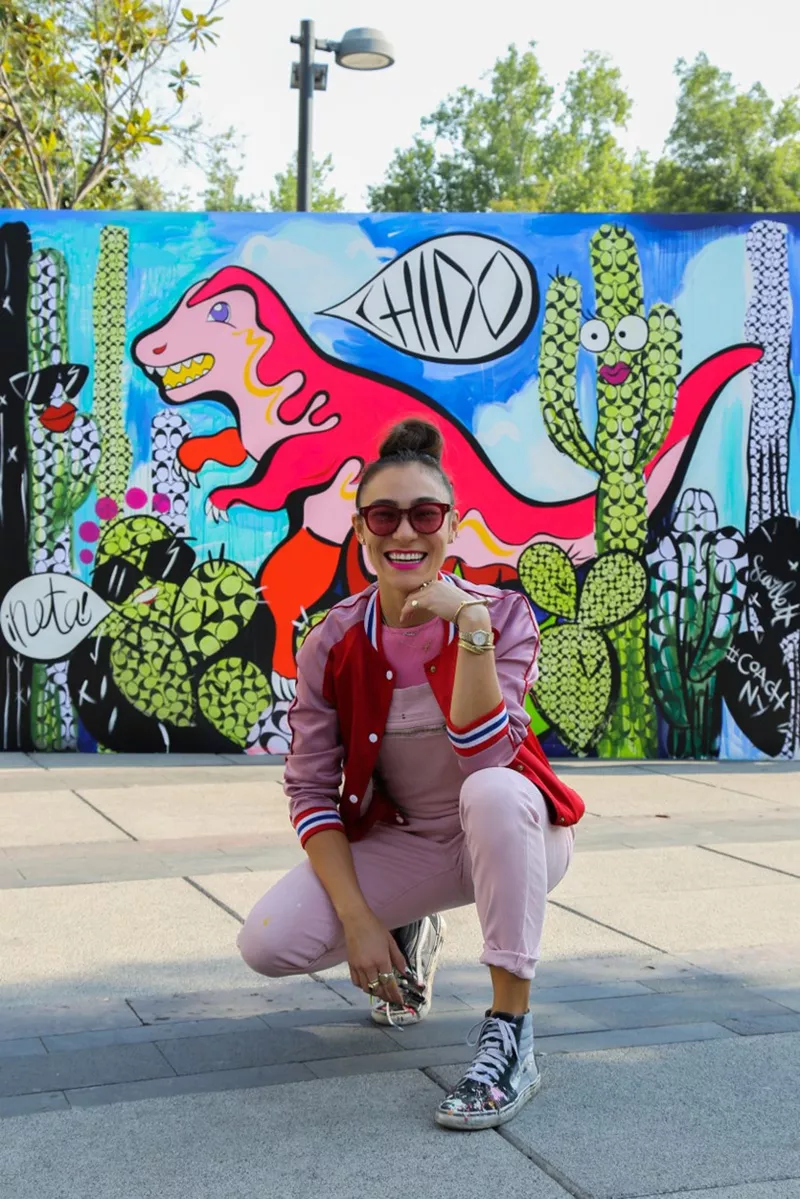 Mural-Coach-Scarlett