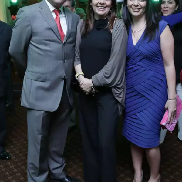 Andres,Lorena y Viviana Fernández