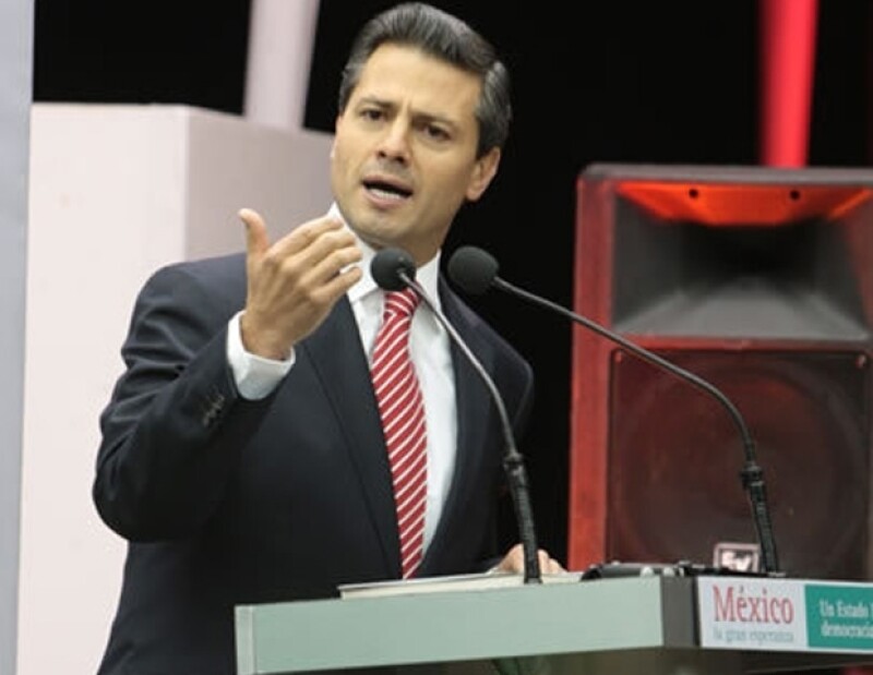 El precandidato del PRI a la presidencia de México, ha tenido un mes lleno de resbalones.