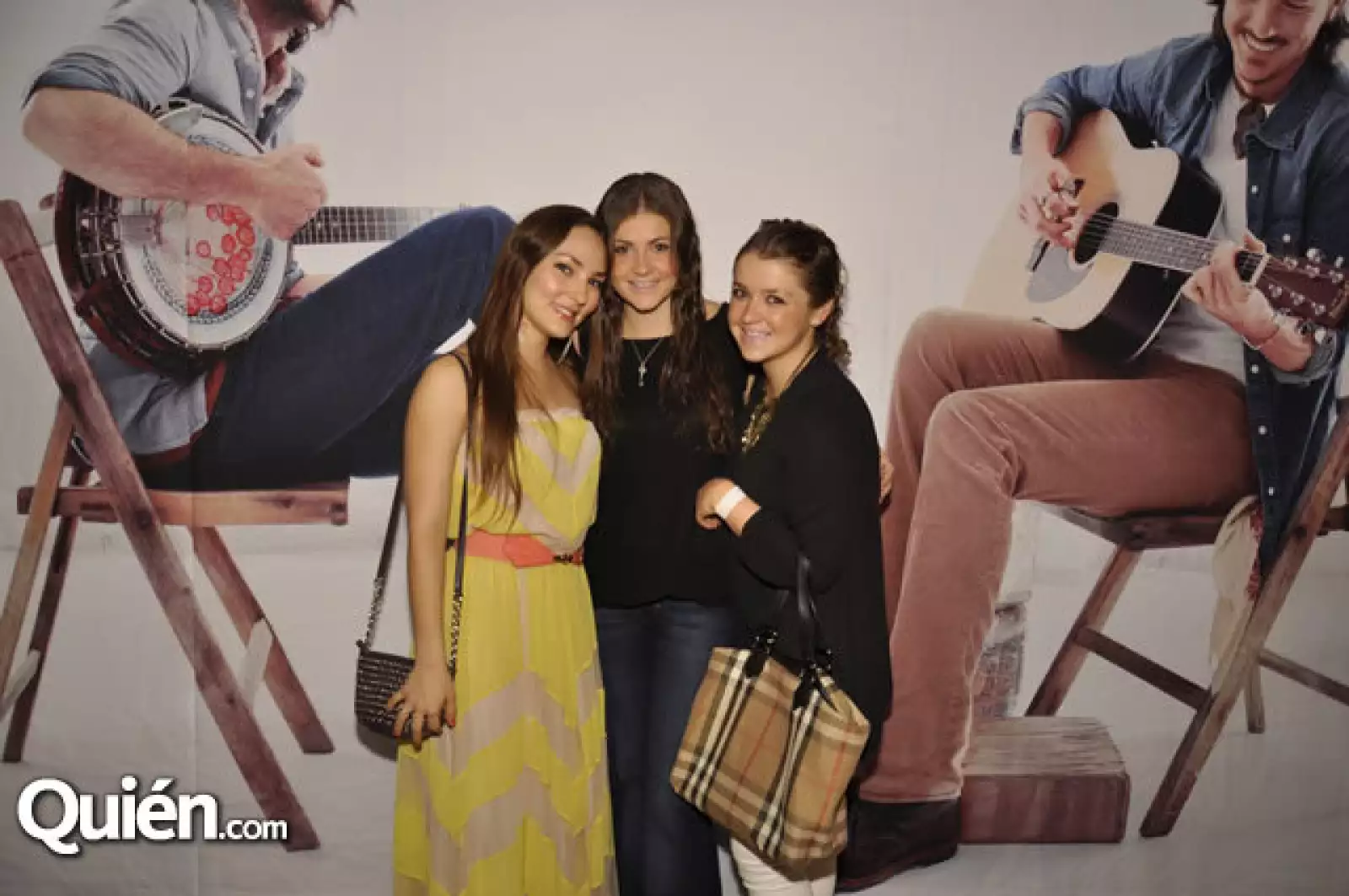 Mariana Martín con Moni y Gaby Rizo