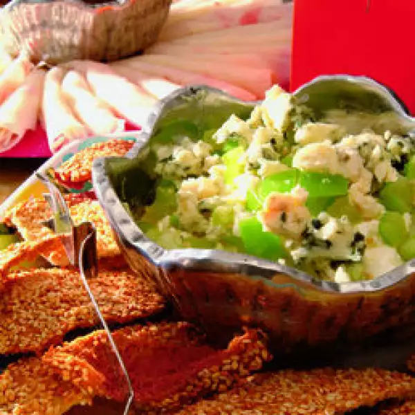 Botanas de rollitos de jícama con surimi, Tostadas de jocoque