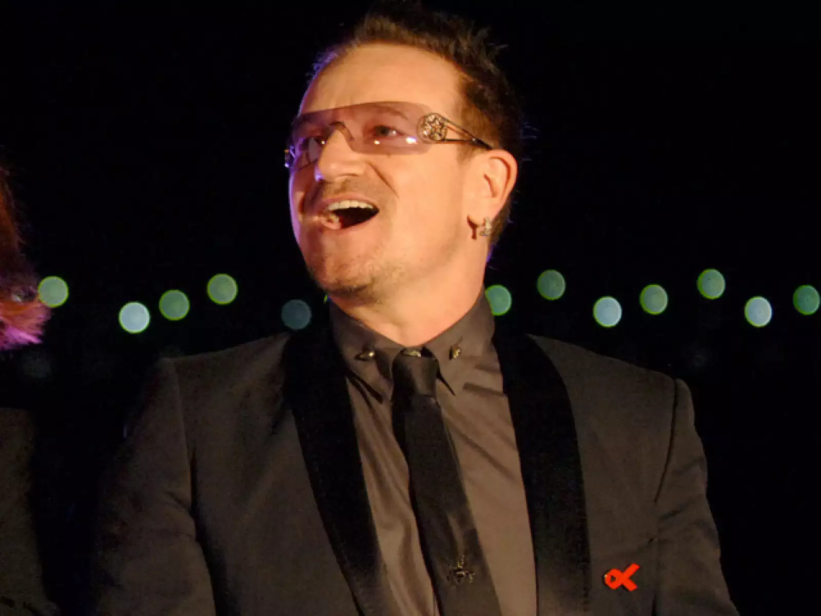 Como se puede ver en las fotos, los que más se pone son los naranjas. Entre las marcas que usa están Dolce & Gabbana y Emporio Armani.