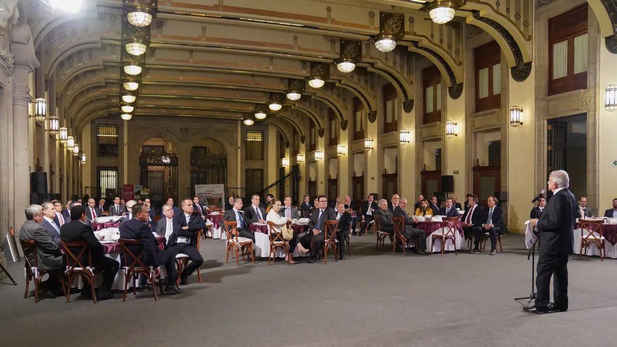 amlo-cena-palacio.jpg