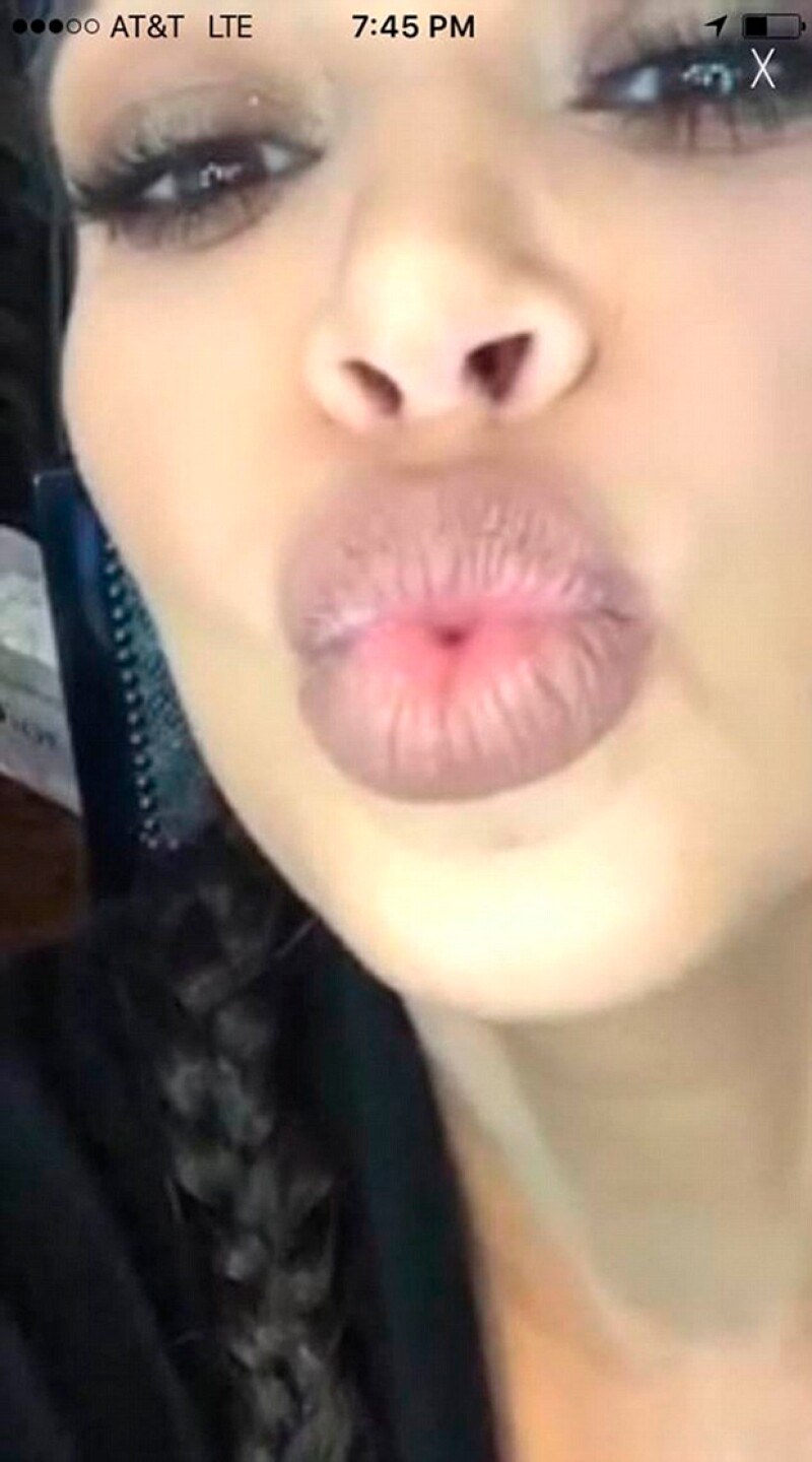 La estrella de reality complació a sus fans enviándoles un beso.