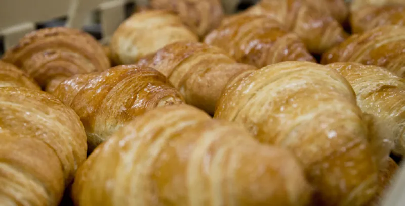 Starbucks sabe que un delicioso café siempre va acompañado de un exquisito alimento, por ello sigue innovando al contar con nuevos lanzamientos en su categoría de alimentos.