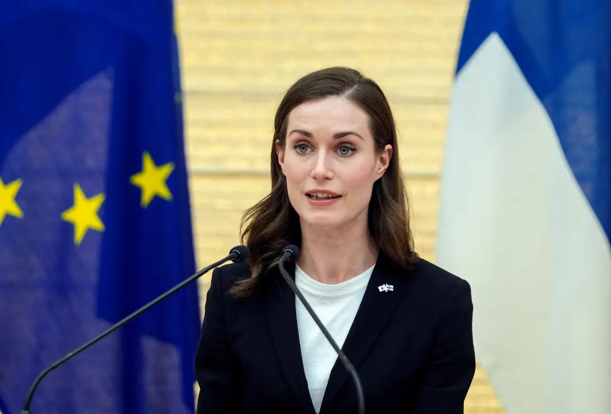 La primera ministra de Finlandia, Sanna Marin, habla durante una conferencia de prensa conjunta con el primer ministro de Japón Fumio Kishida en Tokio, Japón. 