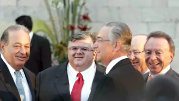 Carlos Slim, presidente del Grupo Carso; Agustín Carstens, secretario de Economía; Ricardo Salinas Pliego, presidente del Grupo Salinas, y Guillermo Ortiz Martínez, gobernador del Banco de México.