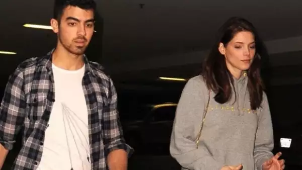 El cantante del grupo Jonas Brothers y la actriz de Twilight, quienes hasta hace unos días parecían felices juntos, decidieron terminar su relación.