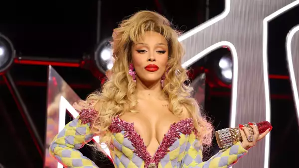 Doja Cat fue la encargada de iniciar el evento.