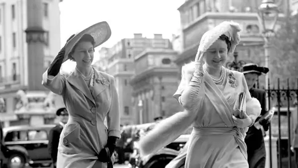 Reina Isabel II y la Reina Madre
