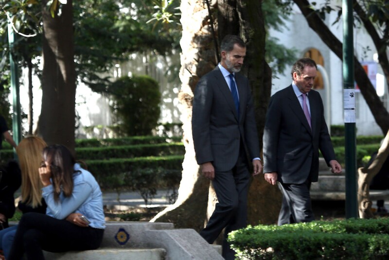 Rey-Felipe-España-camina-en-Polanco-México2.jpg
