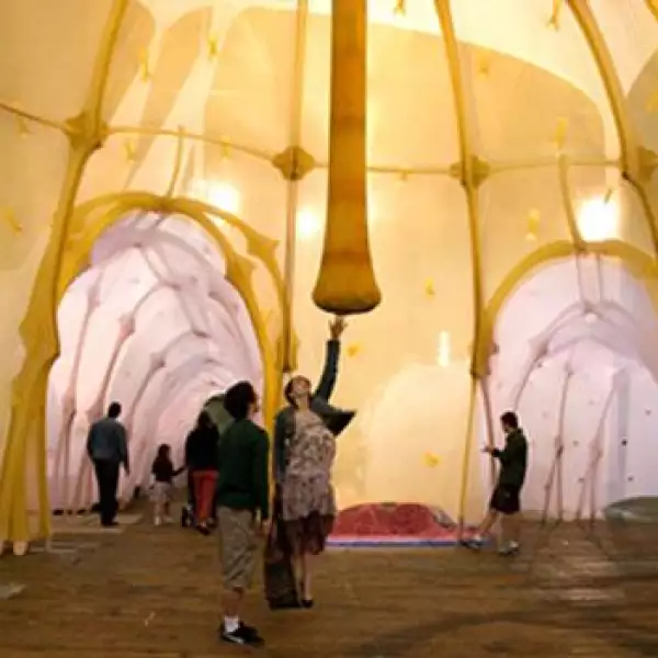 El mundo sensorial del brasileño Ernesto Neto