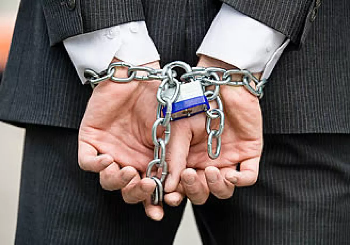 La presión para alcanzar los objetivos de la empresa motivan a los empleados a generar fraudes. (Foto: Jupiter Images)