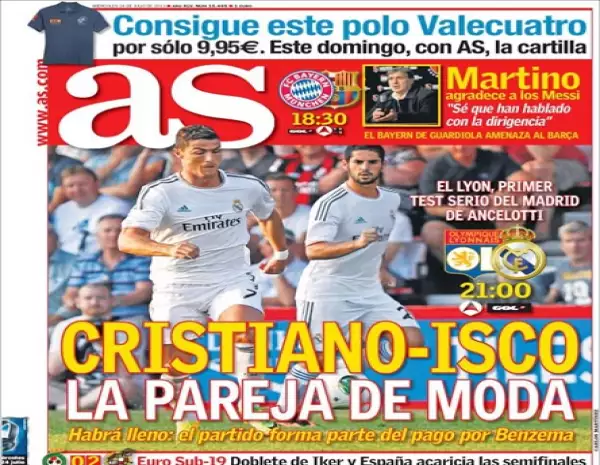 La pareja fue vista platicando durante el trayecto; Bazúa dirigía parecía disponerse a dirigir el yate.