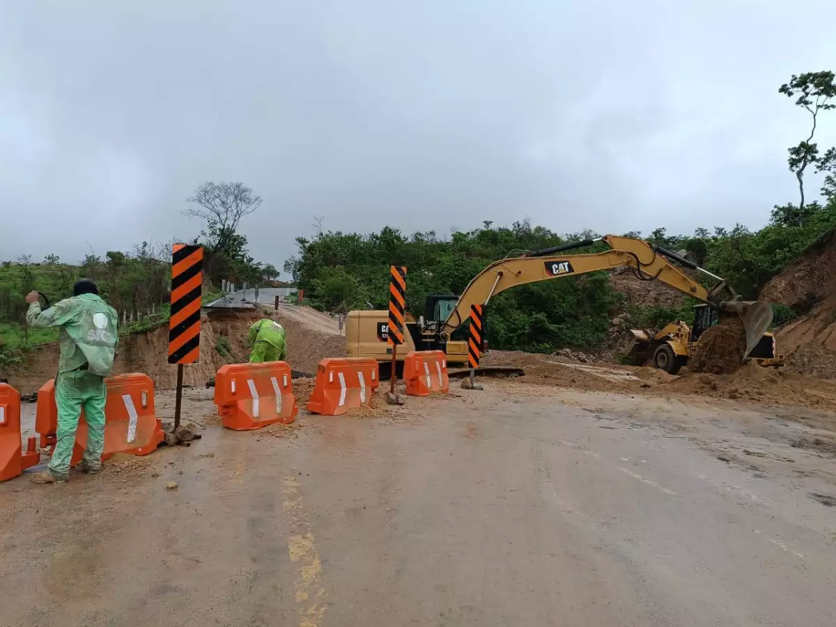 Obras carreteras en Oaxaca y Guerrero sufren afectaciones por tormentas a pesar de inversión