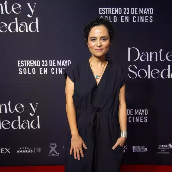 DANTE Y SOLEDAD ALFOMBRA ROJA