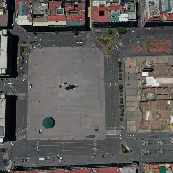 Panóramicas del primer cuadro de la Ciudad de México tras la declaración formal de la entrada en fase dos de contagio de Covid-19.