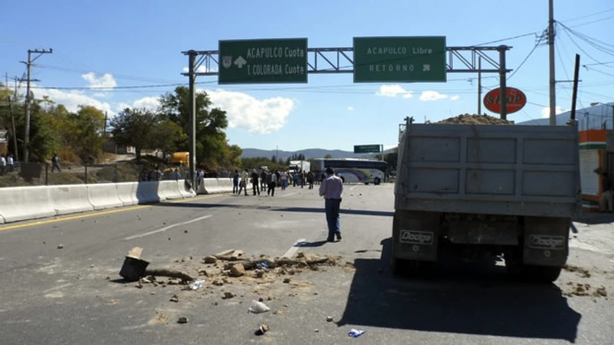 manifestación guerrero ayotzinapa 6