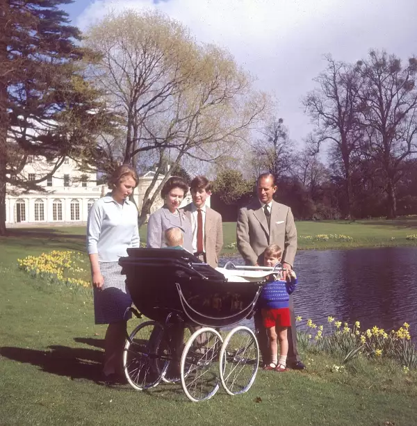Princesa Ana, reina Isabel II, príncipe Carlos, duque de Edimburgo, príncipe Eduardo y el príncipe Andrés