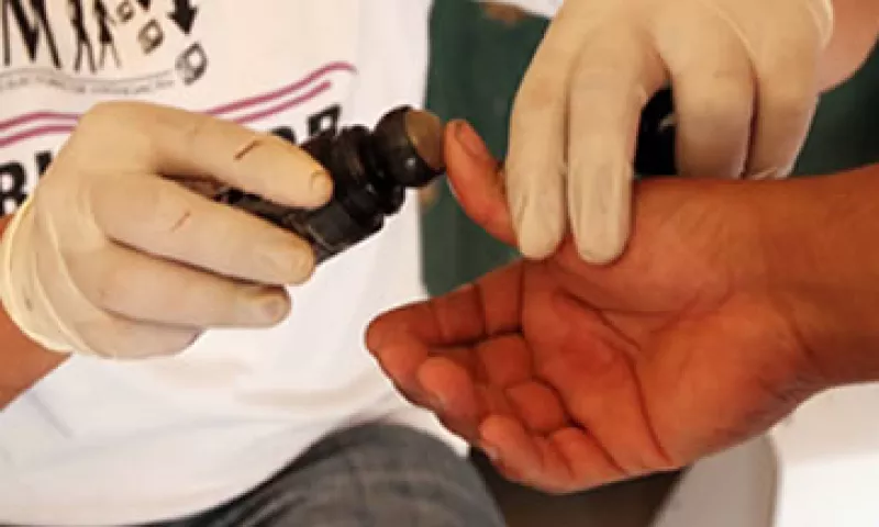 Para evitar la falsificación de la tinta se desarrolló un sistema que permite demostrar la veracidad de la fórmula, o si ésta fue modificada. (Foto: Notimex)