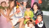 La colombiana compartió una foto de hace 22 años durante el primer Halloween de su hijo Manolo, en la cual, se pone en evidencia lo joven que era cuando nació su primogénito.