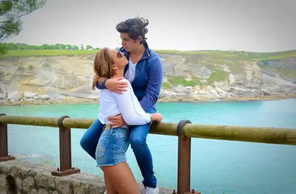 La joven pareja no deja de decirse por este medio lo mucho que se quieren.